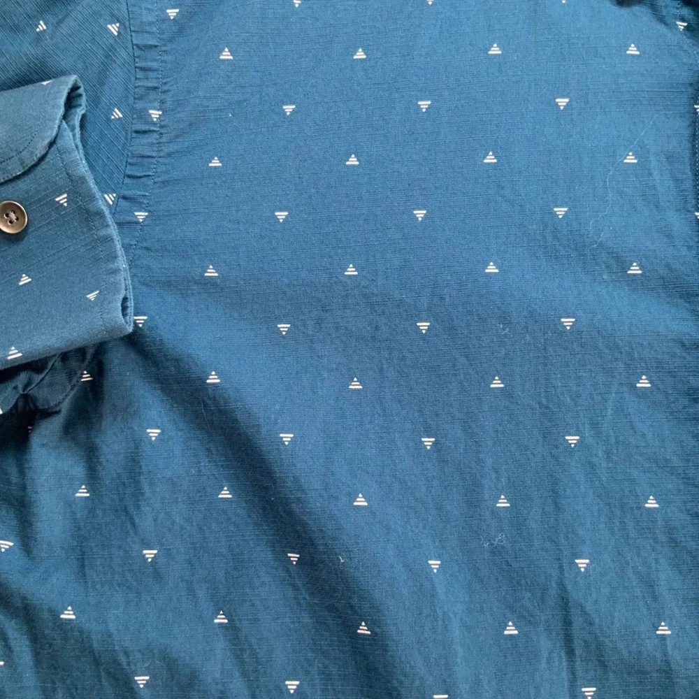 Banana Republic Mens XL Standard Fit Teal Blue Triangle Print Button Down Shirt